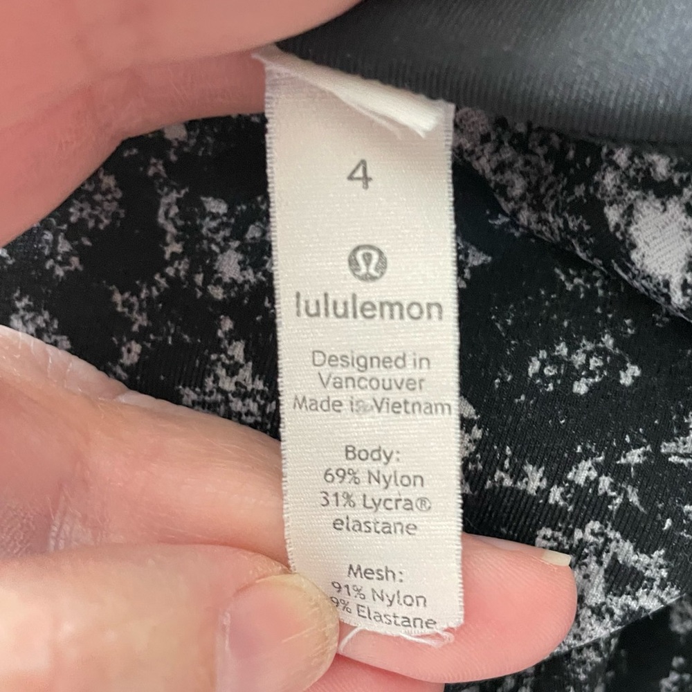 Lululemon Pace Rival Crop Leggings in Achromatized Ice Grey Black - Size 4 - Picture 9 of 9